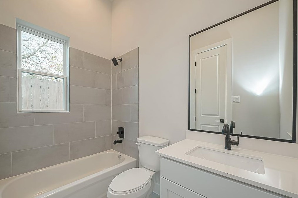 328 Eastwood St, Houston TX  77021-4244 exterior