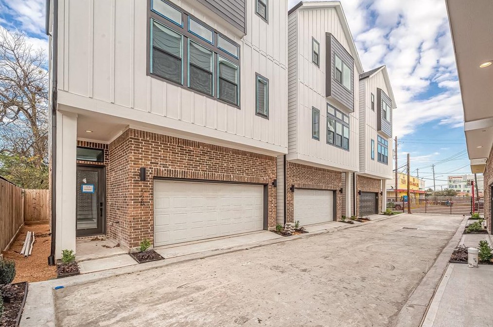 328 Eastwood St, Houston TX  77021-4244 exterior