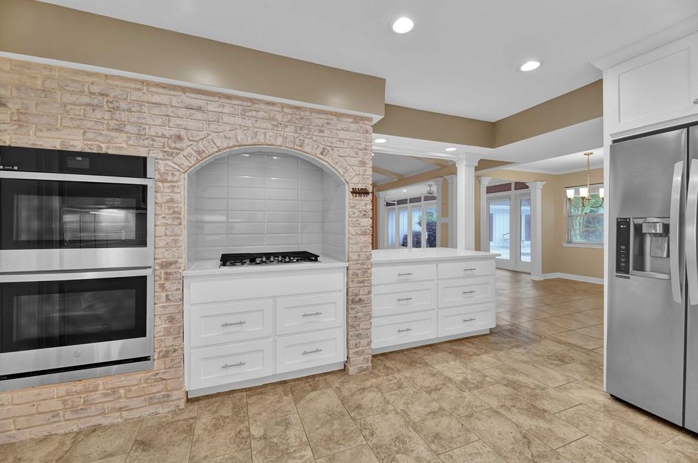 14102 Indian Wl Dr, Houston TX  77069-1315 exterior