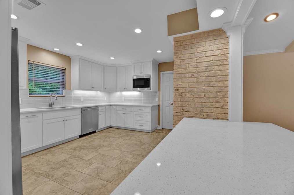 14102 Indian Wl Dr, Houston TX  77069-1315 exterior