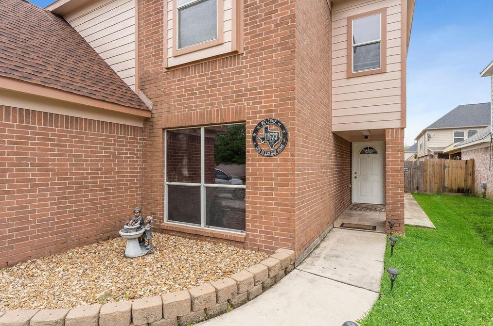 11622 Silent Elm St, Houston, TX 77044-1882