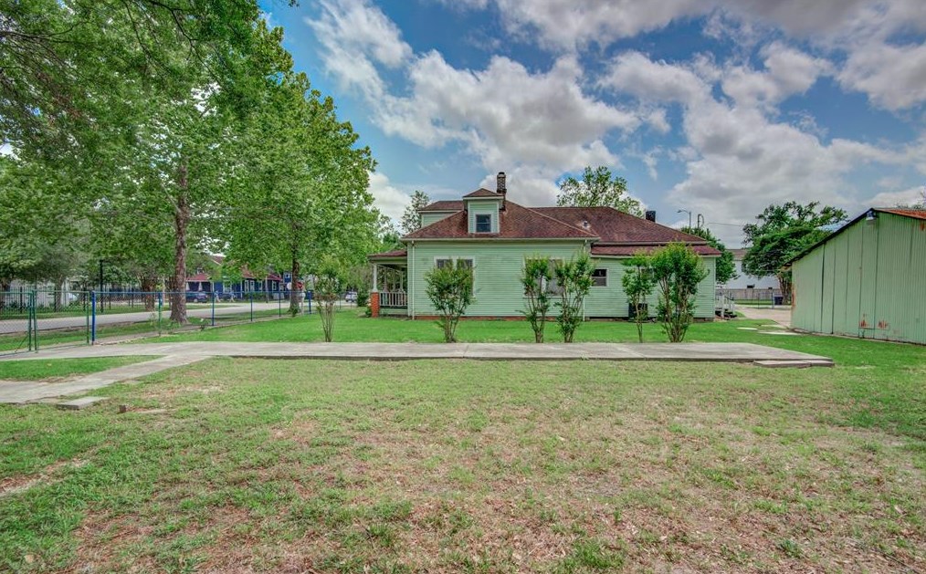 1001 Rutland St, Houston TX 77008-4138 exterior