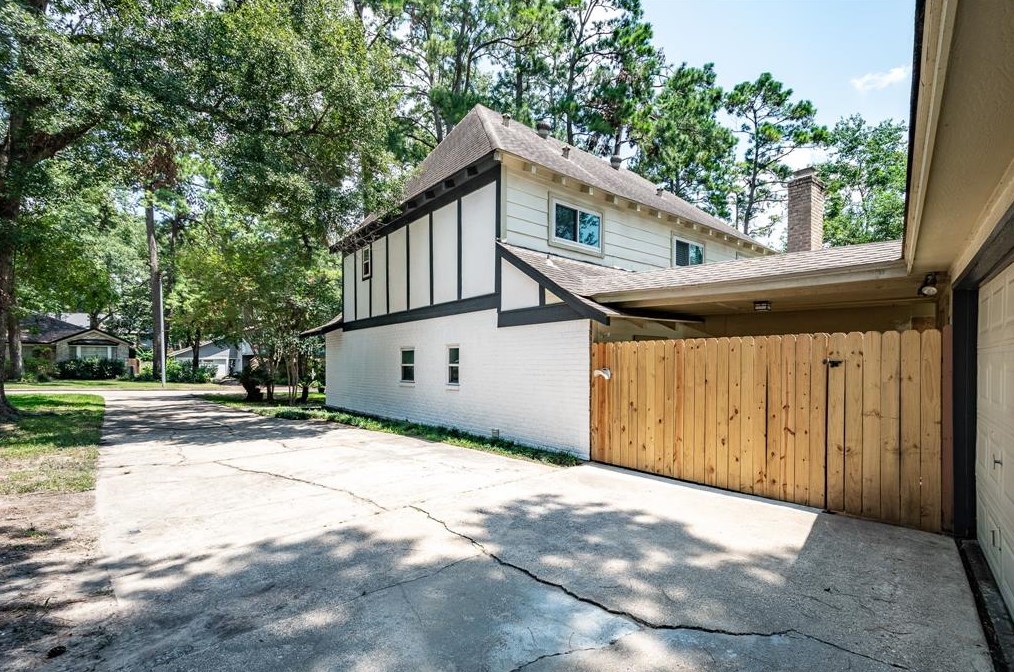 2114 Spruce Grove Dr, Humble, TX 77339