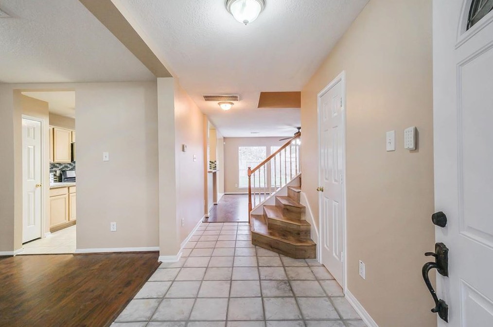 6918 Canyon Creek Sq, Houston, TX 77084