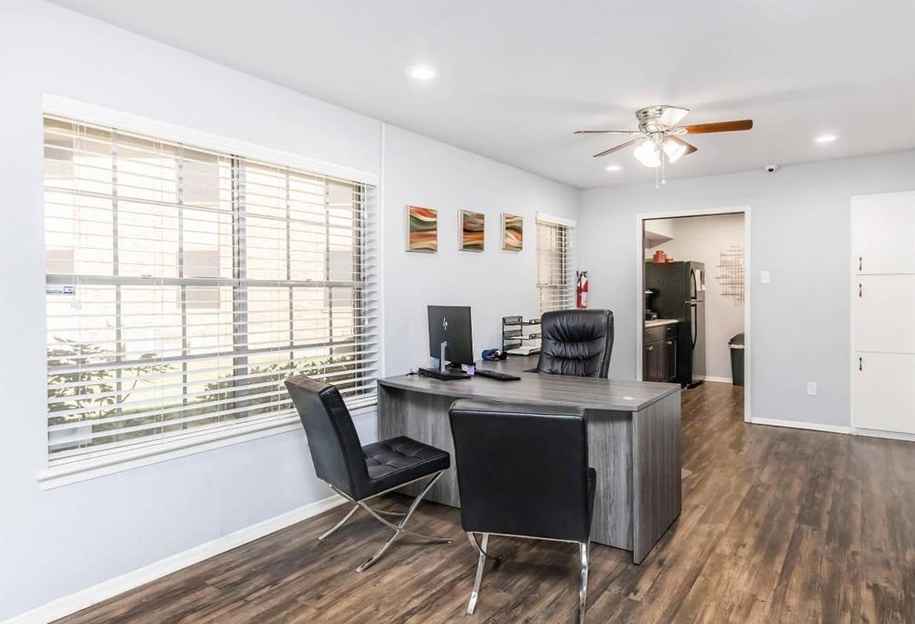 5501 Adams Dr #407, Haltom City, TX 76117