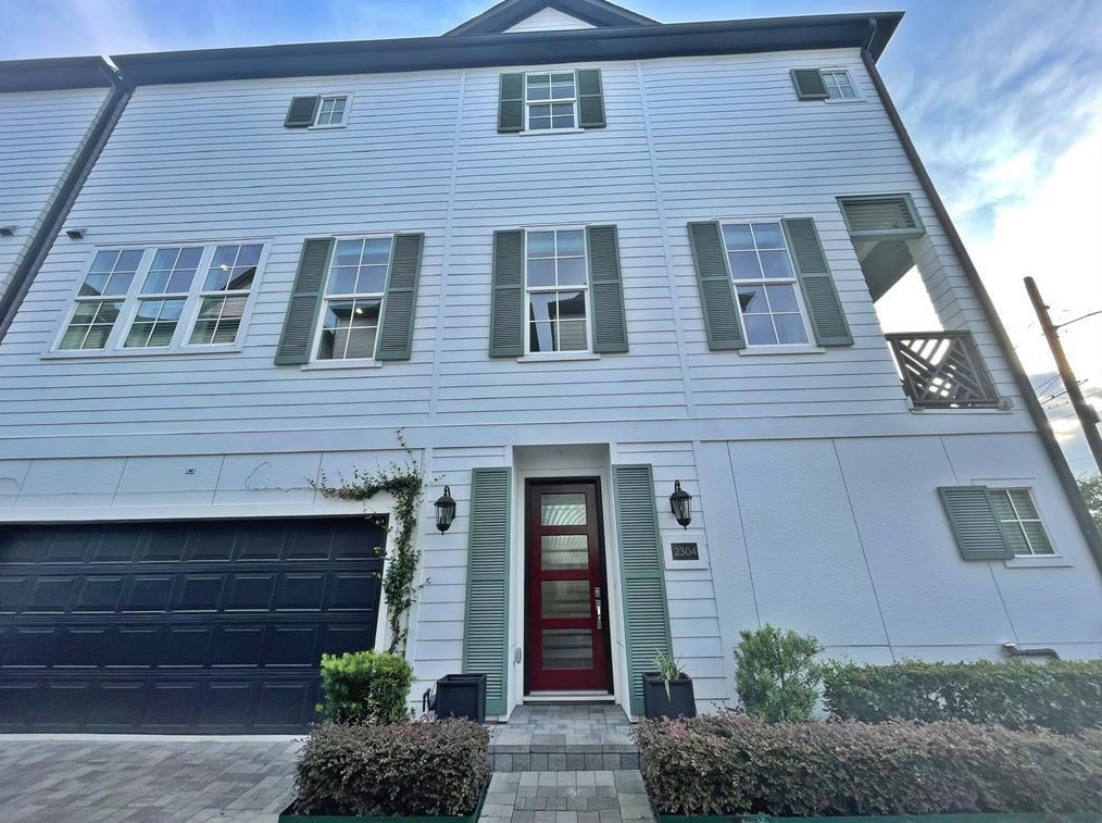 2304 Hutchins St, Houston, TX 77004-1302