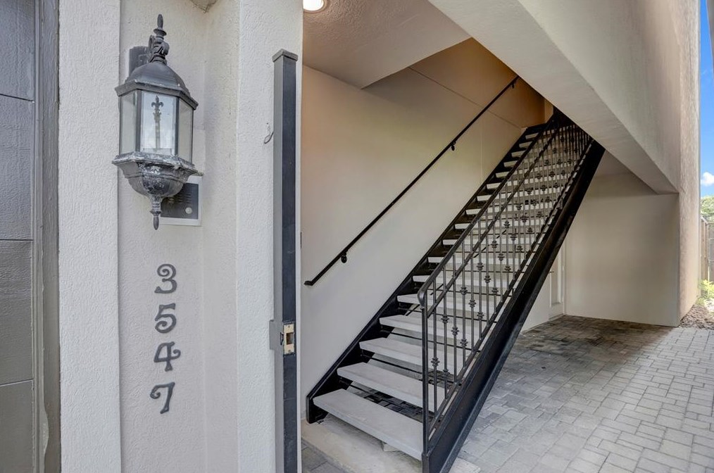 3547 Bradford St, Houston, TX 77025-1329