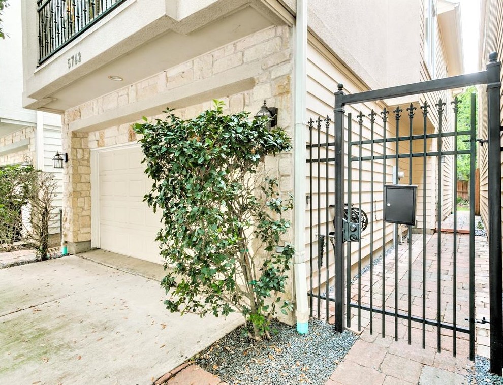 5742 Kiam St, Houston, TX 77007