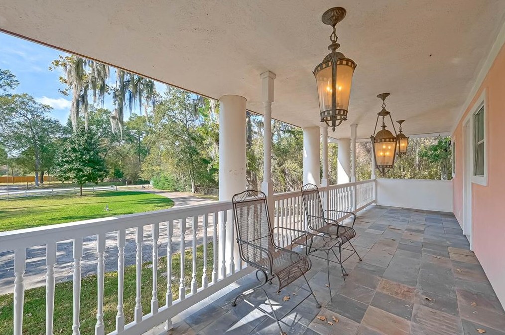 17818 Red Oak Dr, Houston TX  77090-1252 exterior