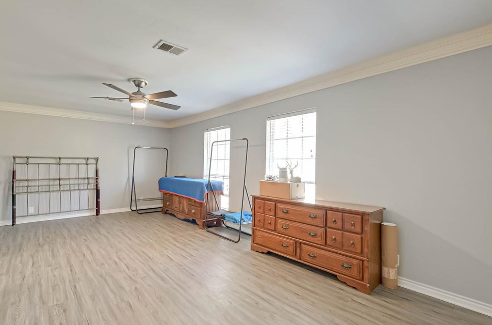 17818 Red Oak Dr, Houston TX  77090-1252 exterior