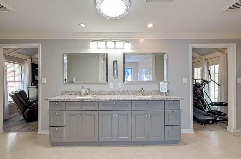 17818 Red Oak Dr, Houston TX  77090-1252 exterior