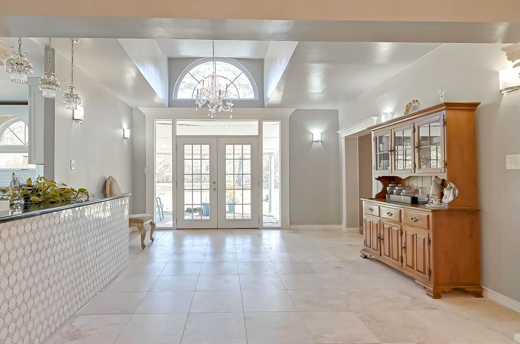 17818 Red Oak Dr, Houston TX  77090-1252 exterior