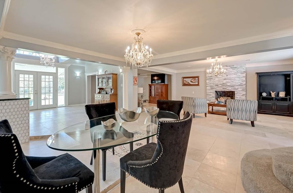 17818 Red Oak Dr, Houston TX  77090-1252 exterior