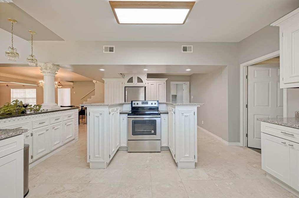 17818 Red Oak Dr, Houston TX  77090-1252 exterior