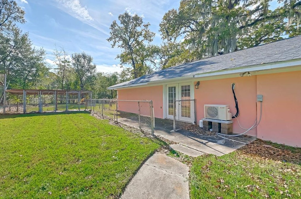 17818 Red Oak Dr, Houston TX  77090-1252 exterior