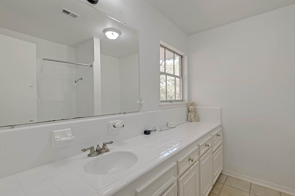 17818 Red Oak Dr, Houston TX  77090-1252 exterior