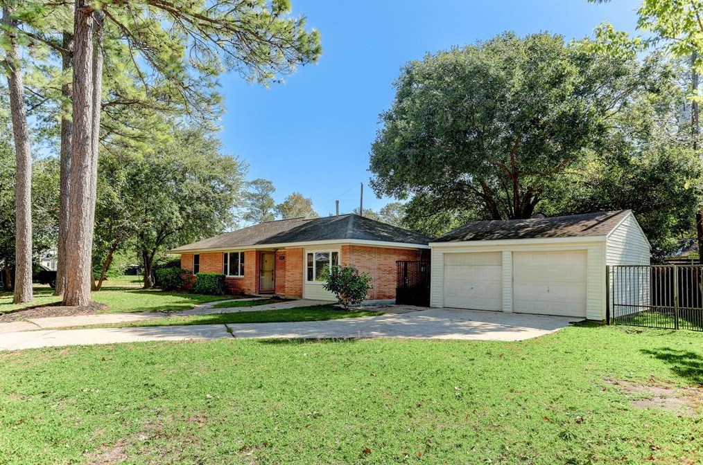 2015 Ebony Ln, Houston, TX 77018