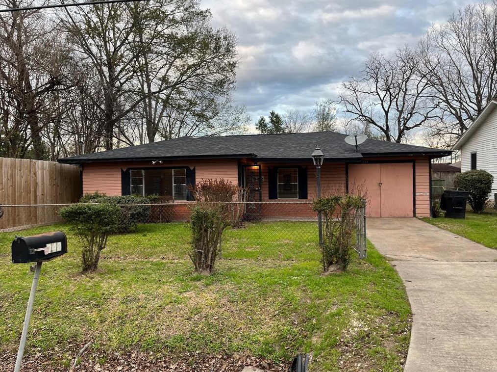 942 Grenshaw St, Houston, TX 77088