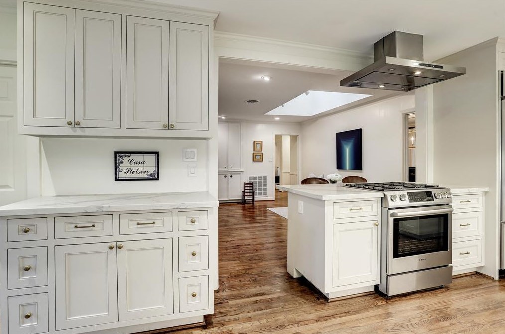 6230 Wickersham Ln, Houston TX  77056-4031 exterior