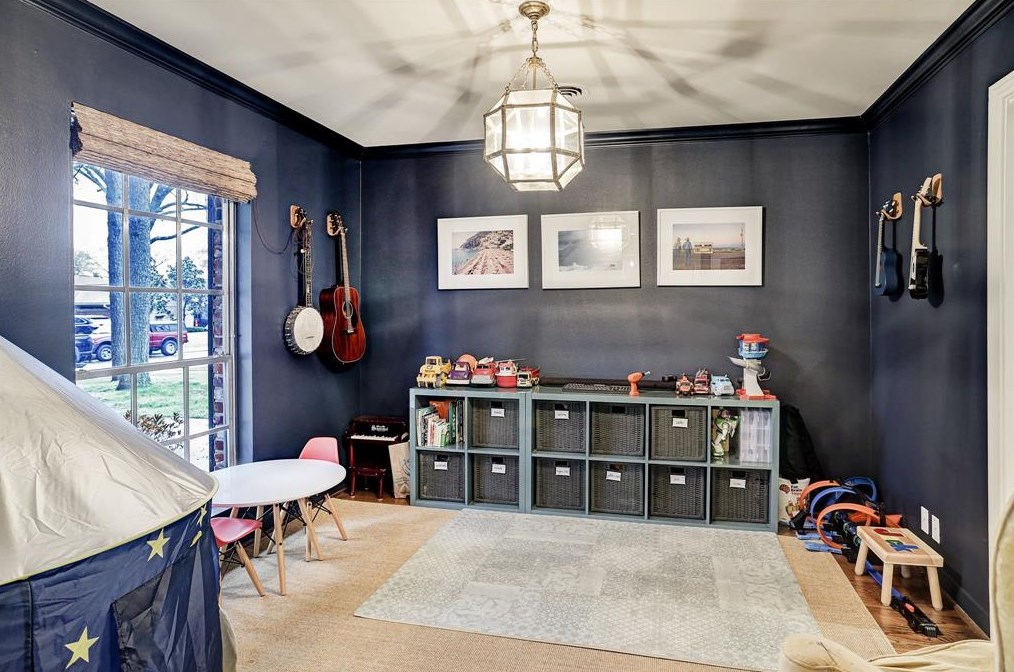 6230 Wickersham Ln, Houston TX  77056-4031 exterior
