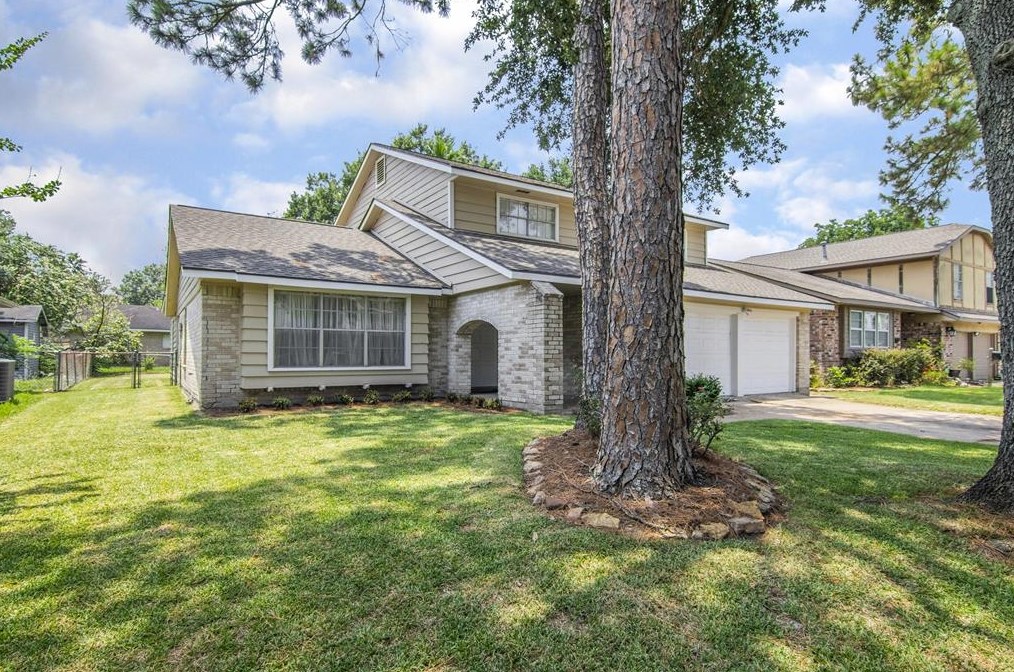 10822 Sagetrail Dr, Houston, TX 77089