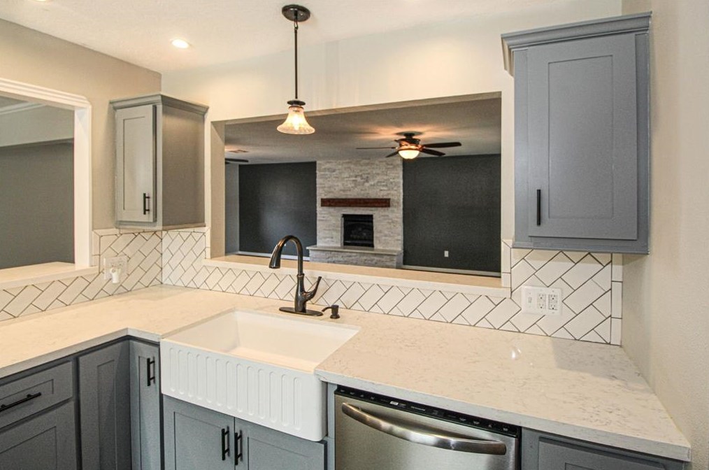 184 Lake Dr, Livingston, TX 77351-9046