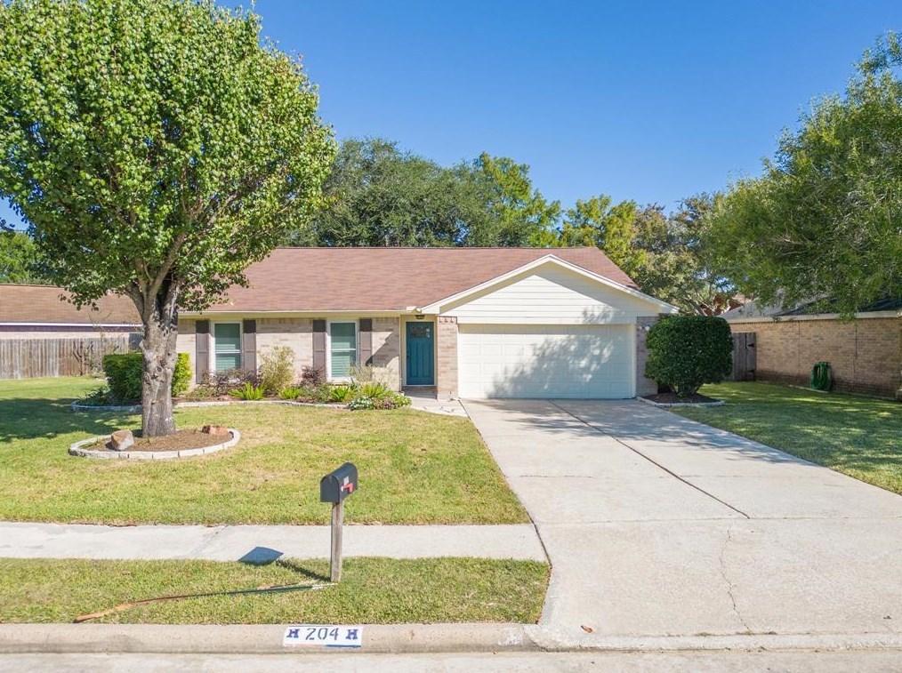 204 Morningside Dr, League City, TX 77573-3008