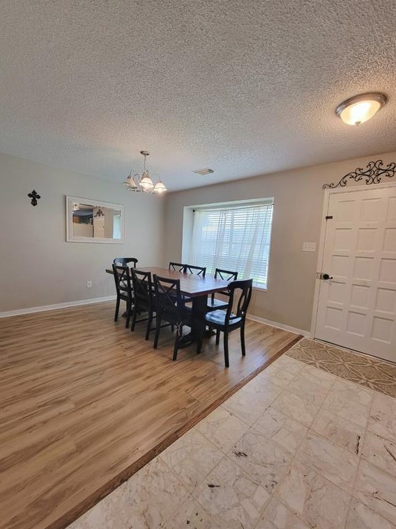 834 Voyager Dr, Houston, TX 77062-5619