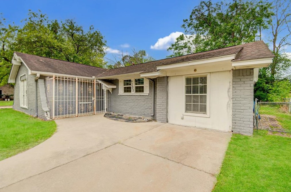 9203 Bisley Ln, Houston, TX 77088