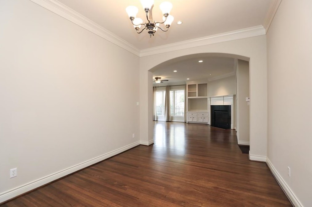 1180 Augusta Dr, Houston TX 77057-3106 exterior