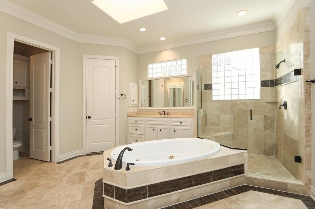 1180 Augusta Dr, Houston TX 77057-3106 exterior