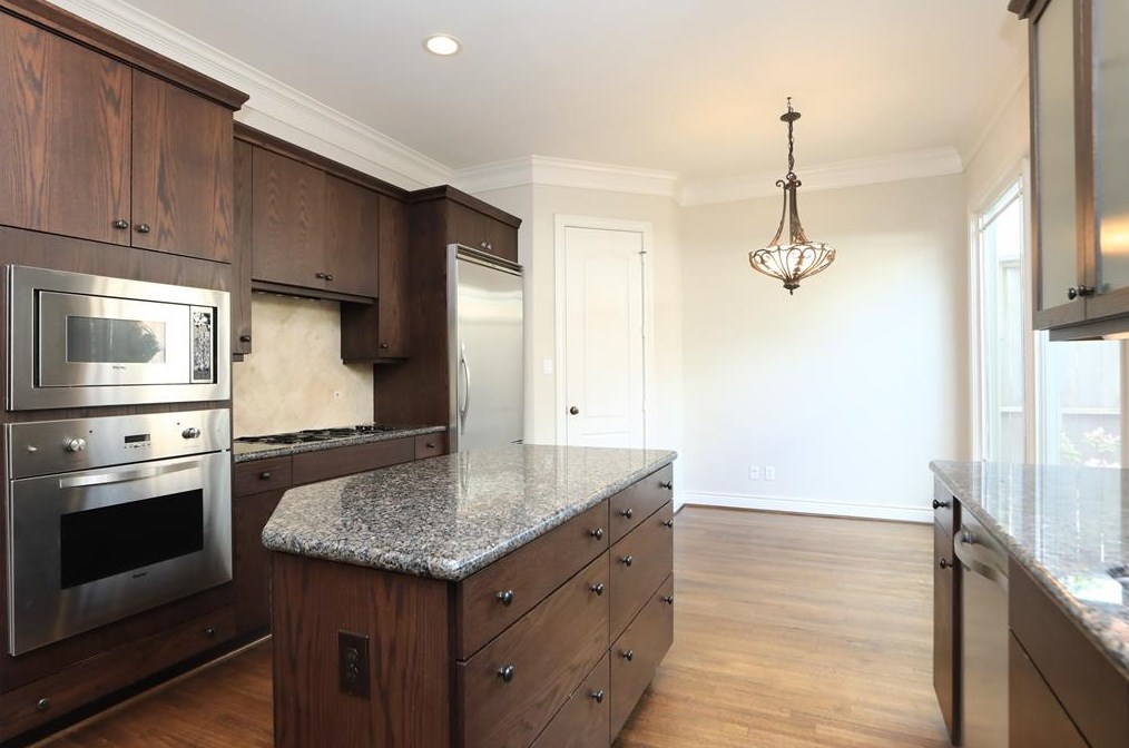 1180 Augusta Dr, Houston TX 77057-3106 exterior