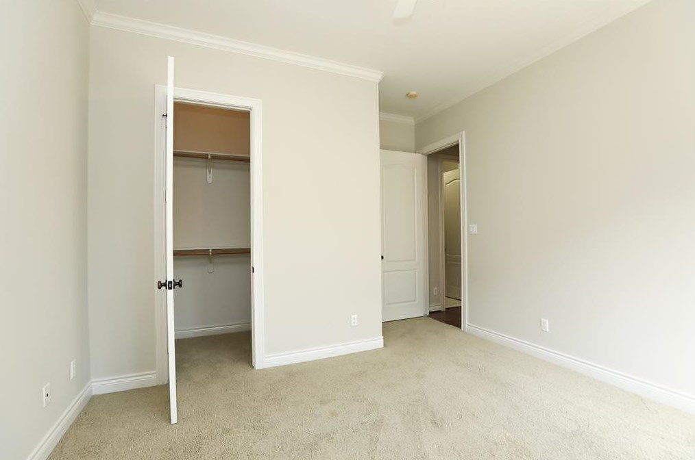 1180 Augusta Dr, Houston TX 77057-3106 exterior