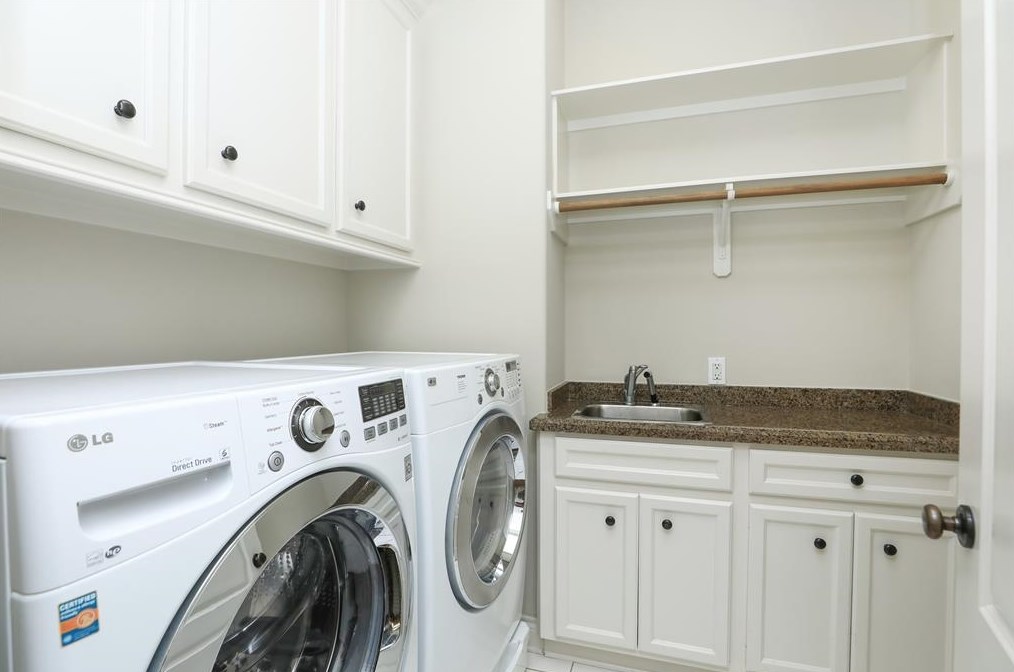 1180 Augusta Dr, Houston TX 77057-3106 exterior