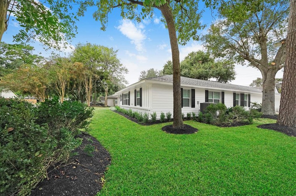 10402 Knoboak Dr, Houston, TX 77043-2913