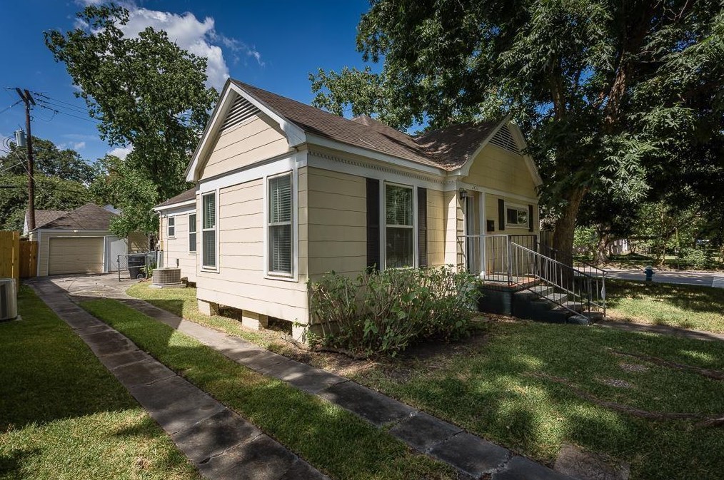 2402 Southgate Blvd, Houston, TX 77030