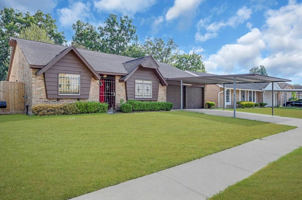 4703 Smooth Oak Ln, Houston, TX 77053-1117