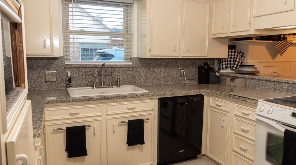 3711 Ledgestone Dr, Houston TX  77059-6525 exterior