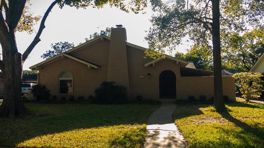 3711 Ledgestone Dr, Houston, TX 77059-6014