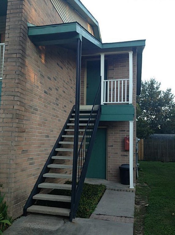923 Carrell St #c, Tomball, TX 77375