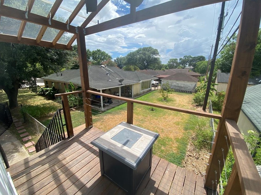 405 Fairbanks St #b, Houston, TX 77009