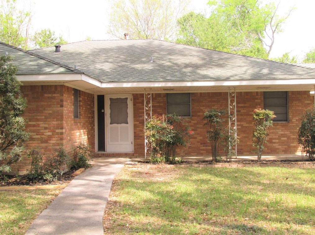 800 Alma St, Tomball, TX 77375