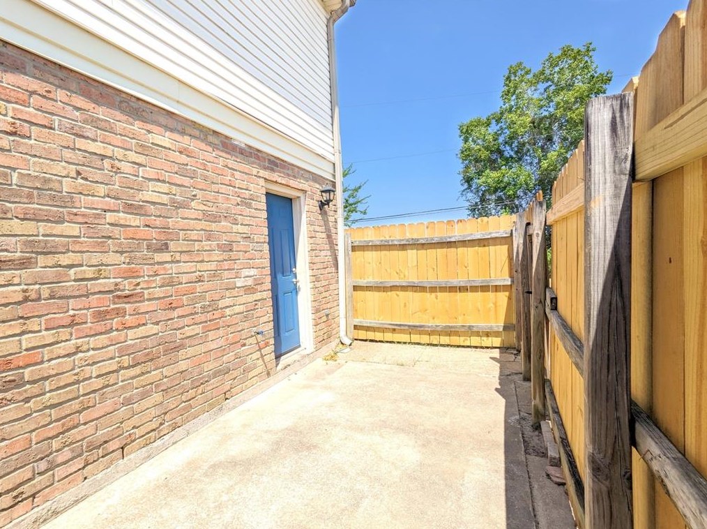 8740 Glen Meadow Ln, Beaumont, TX 77706