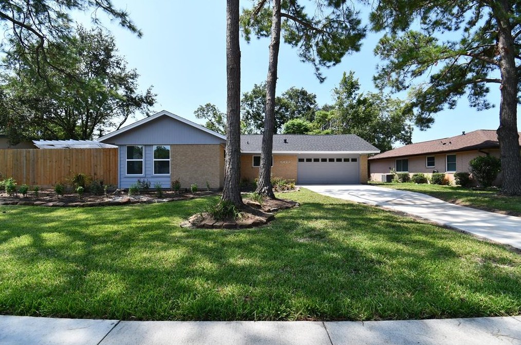 5427 Sanford Rd, Houston, TX 77096-6114