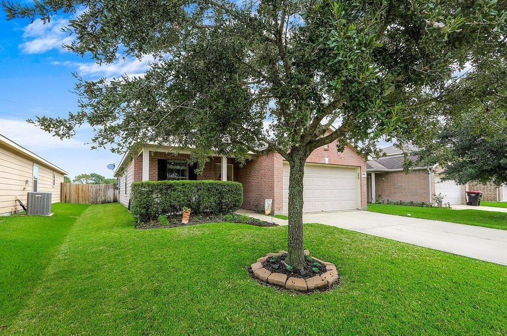 8022 Yaupon View Dr, Cypress, TX 77433