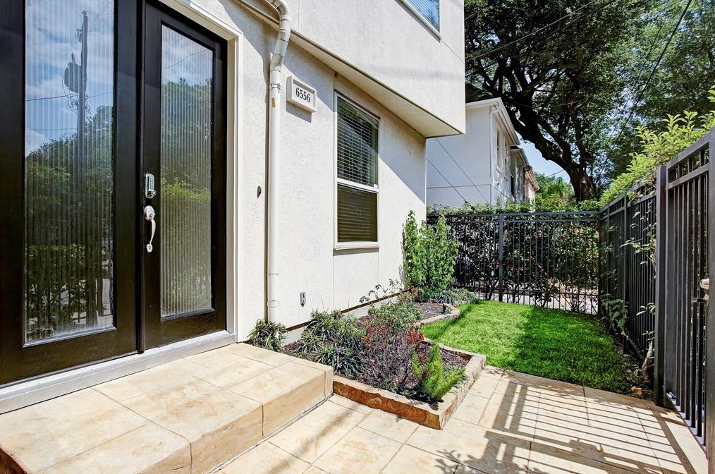 6556 Schuler St, Houston, TX 77007-2071