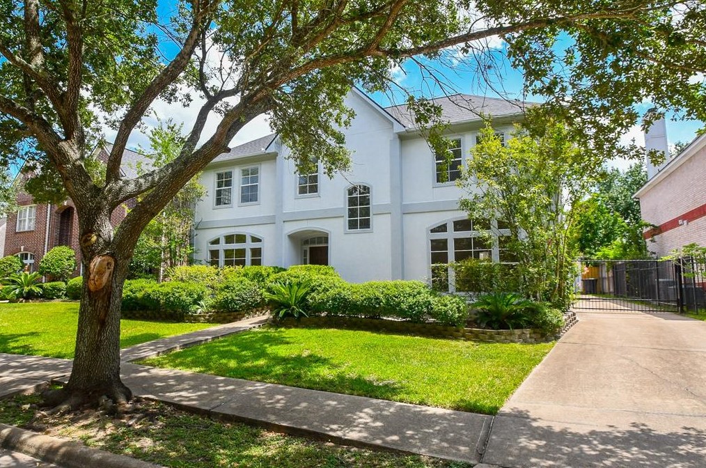 5425 Loch Lomond Dr, Houston TX  77096-2305 exterior