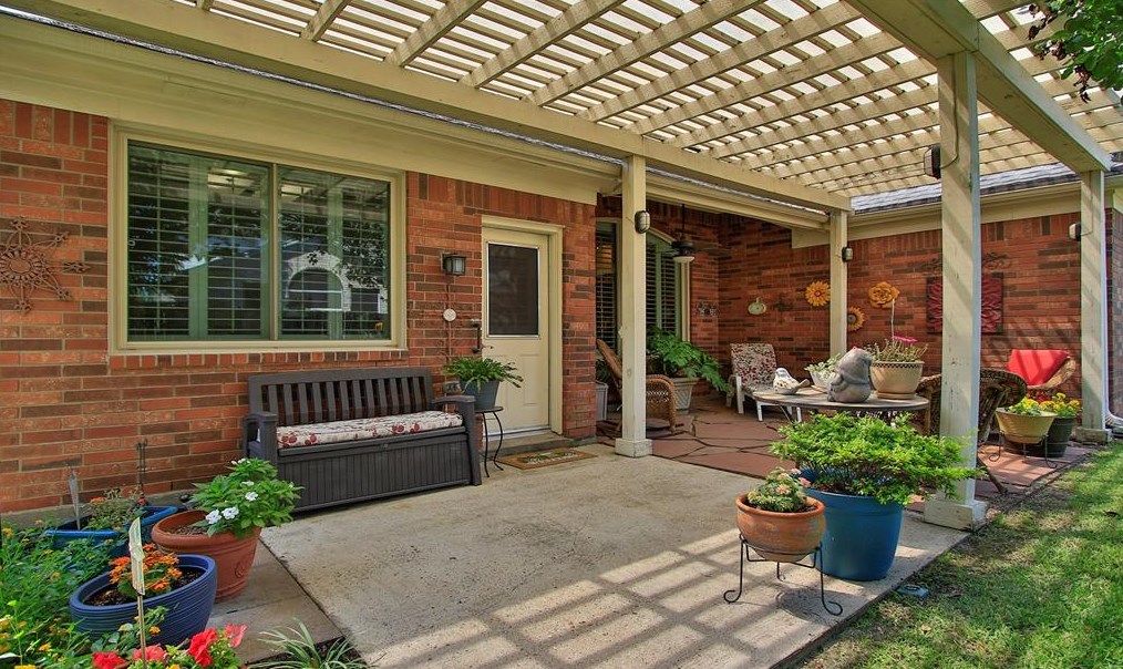 9823 Villa Dr, Houston TX  77061-2753 exterior