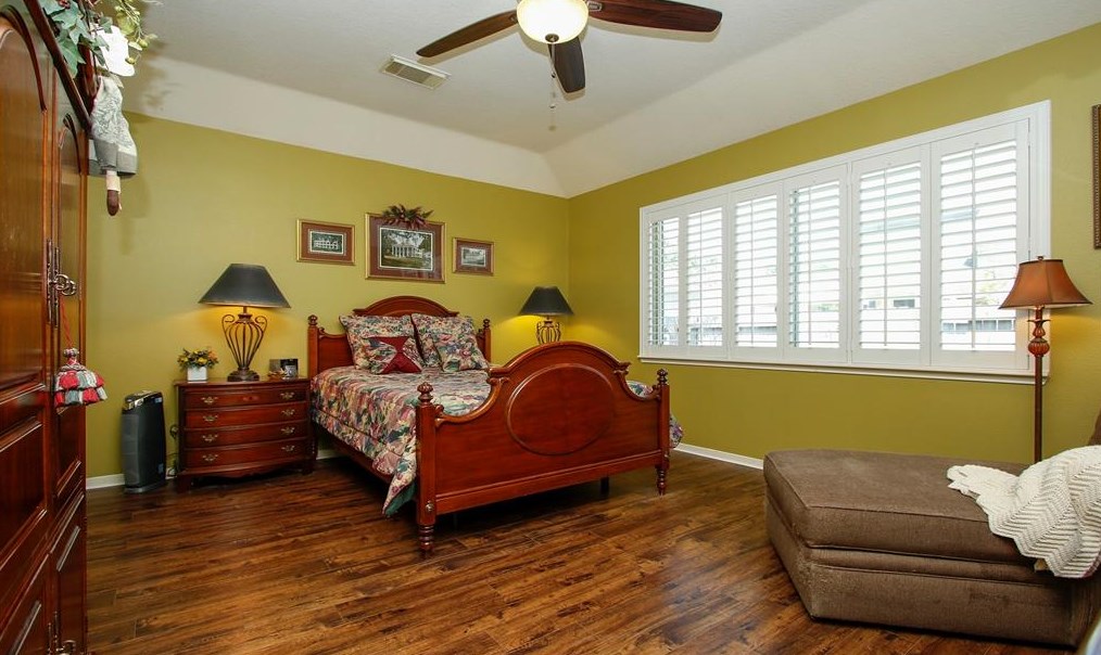 9823 Villa Dr, Houston TX  77061-2753 exterior