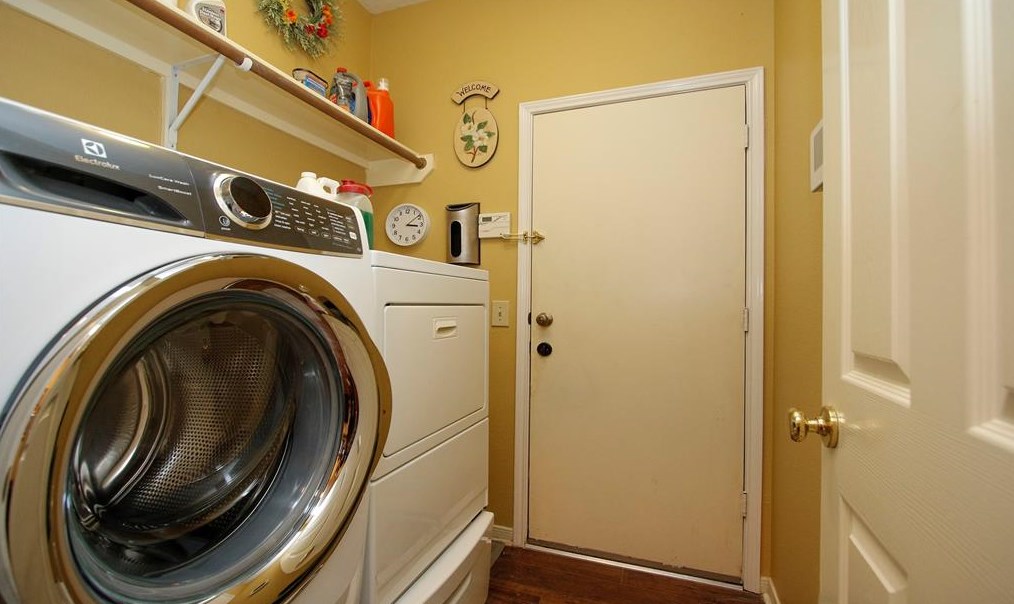 9823 Villa Dr, Houston TX  77061-2753 exterior